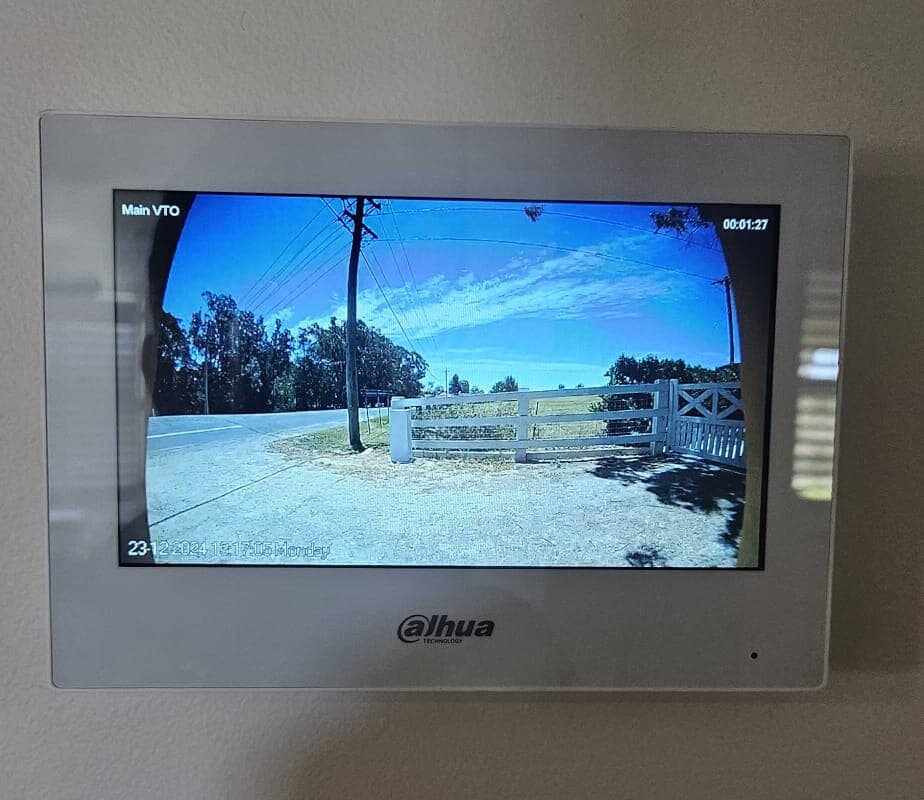 Indoor video-intercom monitor displaying the camera view at a vehicle gate