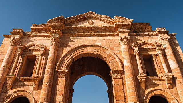 Cover Image for Famous Gates of the Ancient World